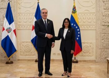 Abinader y Delcy Rodríguez abordan cooperación energética, relaciones consulares y turismo en reunión en Roma