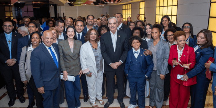 Presidente Abinader se reúne con la diáspora en Italia