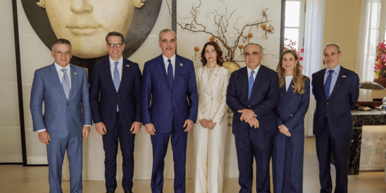 Presidente Abinader llama a empresarios italianos a invertir en República Dominicana