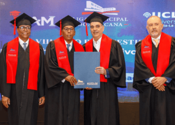 Abinader encabeza graduación de la maestría en Derecho Administrativo y Gestión Municipal de la LMD