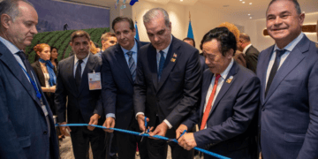 Presidente Abinader inaugura salón República Dominicana en la FAO