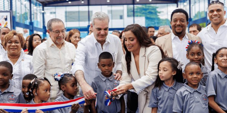 Presidente Abinader inaugura Complejo Educativo y Deportivo Pedro Martínez, en Manoguayabo