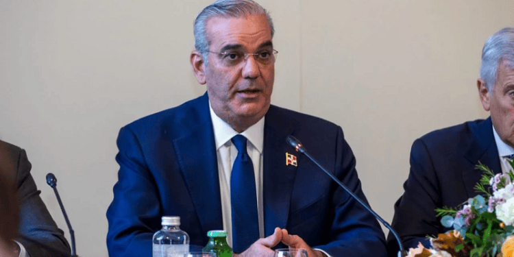 Presidente Abinader pide al pueblo dominicano orar por la salud del Papa León XIV