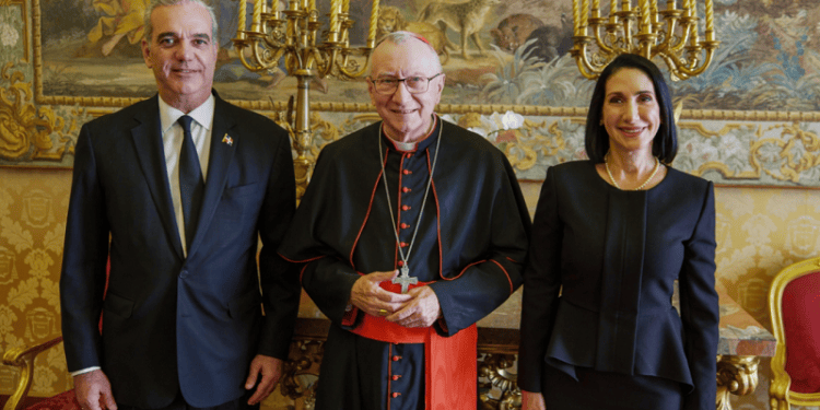 Presidente Abinader y secretario de Estado del Vaticano, Pietro Parolin, abordan asuntos de Estado