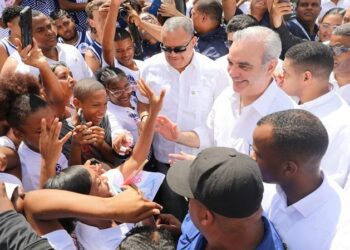 Presidente Abinader retomará agenda en el país este sábado tras jornada en Roma
