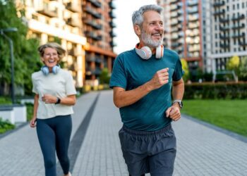 Comes igual, te mueves igual, pero engordas: qué le pasa a tu cuerpo después de los 40