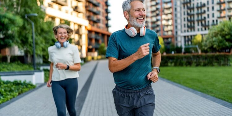 Comes igual, te mueves igual, pero engordas: qué le pasa a tu cuerpo después de los 40