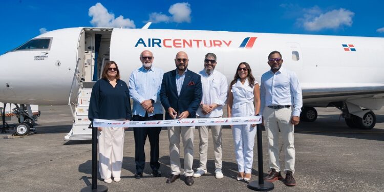Air Century presenta su primer Bombardier CRJ200SF