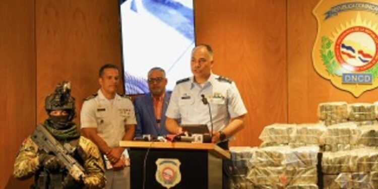 Autoridades interceptan «narcolanchas» con 749 paquetes de cocaína