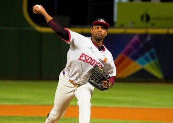 Salida de Sánchez guía victoria de Leones sobre Estrellas