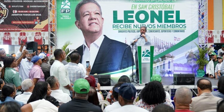 Leonel Fernández opina que la «ineptitud» del PRM se refleja en inseguridad ciudadana y alto costo de la vida
