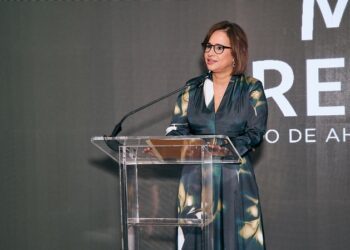 Motor Crédito presentando sus tarjetas de crédito Visa Gold y Platinum
