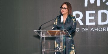 Motor Crédito presentando sus tarjetas de crédito Visa Gold y Platinum