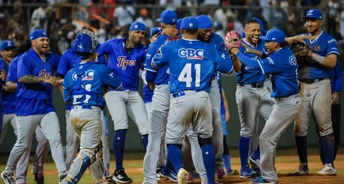 Siete lanzadores del Licey dejan sin hit a los Toros y frenan su racha