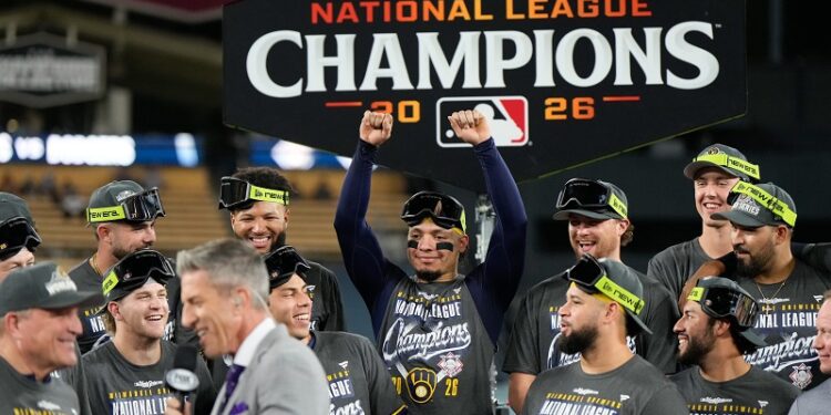 “Lo logramos”: Attanasio hace realidad el sueño de Milwaukee después de 22 años