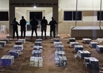DNCD ocupa más de una tonelada de presunta cocaína frente a Pedernales