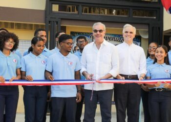 Abinader inaugura ampliación del Centro Educativo San Vicente de Paúl en Los Mina
