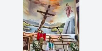 Sacerdote reflexiona si la muerte del cura aplastado por una cruz fue un «castigo divino»