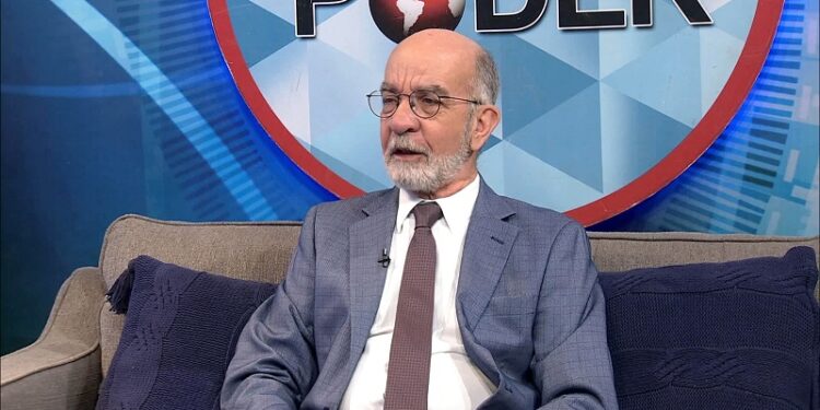 Daniel Pou analiza el panorama político rumbo a 2028 y descarta un cambio drástico en el corto plazo