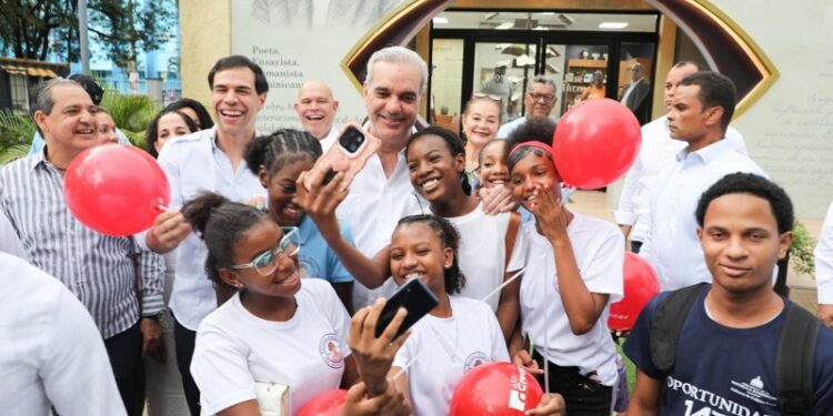 Presidente Abinader destaca gran acogida de la Feria Internacional del Libro 2026