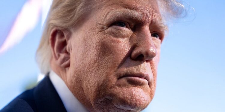 «¿Hago un trato con ellos o los acabo de una vez?»: la «única pregunta» de Trump sobre Irán