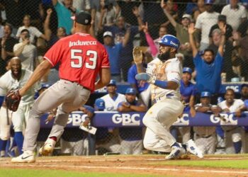 ¡Con las piernas de Bonifacio! Licey deja tendido al Escogido
