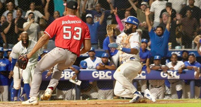 ¡Con las piernas de Bonifacio! Licey deja tendido al Escogido