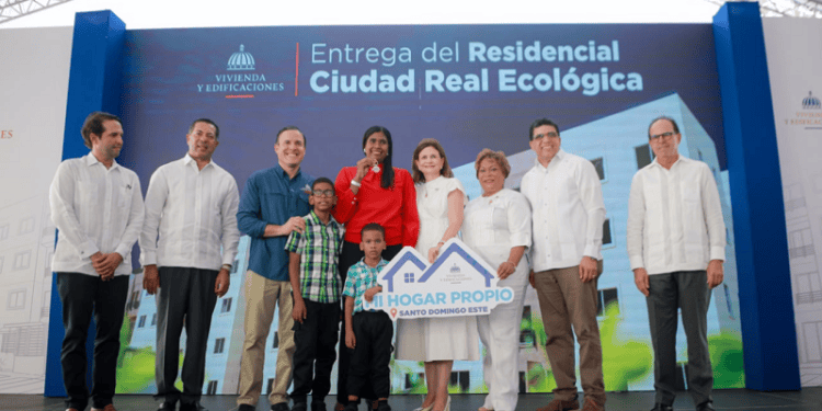 Vicepresidenta entrega 836 apartamentos e inaugura escuela en Santo Domingo Este