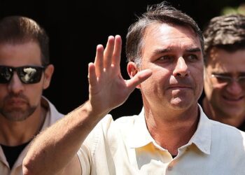 Medios: Flávio Bolsonaro huyó rumbo a EE.UU.