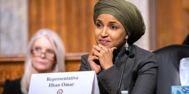 “No me callará”: Ilhan Omar responde a Trump tras registro de su casa