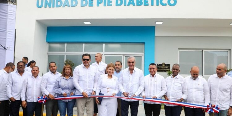 Presidente Abinader inaugura unidades de Hemodiálisis y Pie Diabético