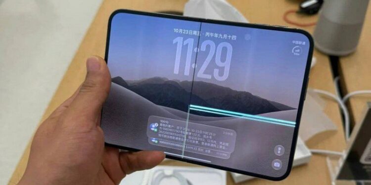 2.000 dólares y una pantalla agrietada en horas: las quejas de los primeros compradores del iPhone Duo
