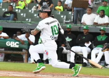 Barría estuvo intransitable, Estrellas castigan pitcheo de Leones y comienzan la temporada con 2-0