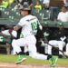 Barría estuvo intransitable, Estrellas castigan pitcheo de Leones y comienzan la temporada con 2-0