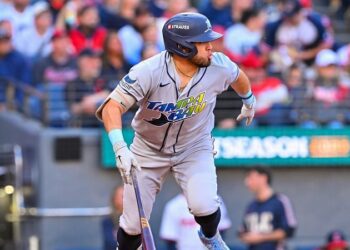 Con joya de Rasmussen, los Rays regresan a casa a un paso de la Serie Mundial
