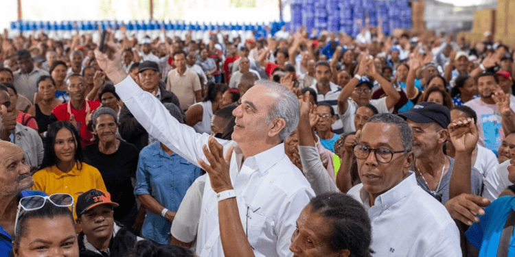 Presidente Abinader lanza iniciativa social «Fogones por Estufas»