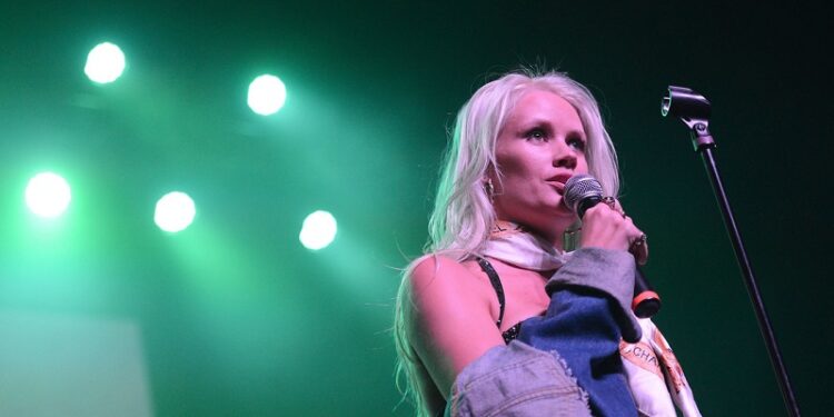 Revelan la causa de muerte de Lauren Bennett, cantante del éxito mundial ‘Party Rock Anthem’
