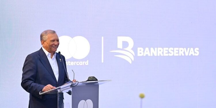Banreservas lanza junto a Mastercard nueva tarjeta comercial para el sector empresarial
