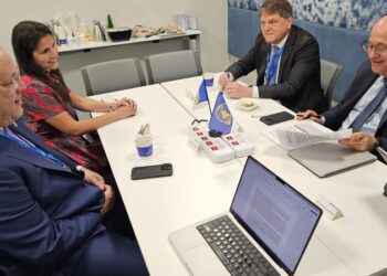 Ministro de Hacienda y presidente del BID acuerdan estrategias para mitigar impacto del alza de precios de combustibles
