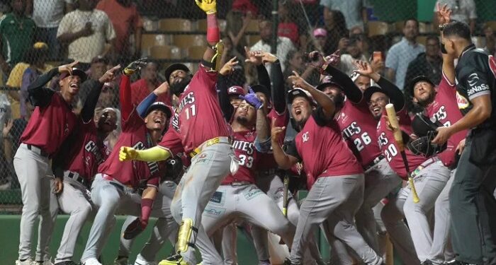 Ozuna corona remontada de los Gigantes con Grand Slam