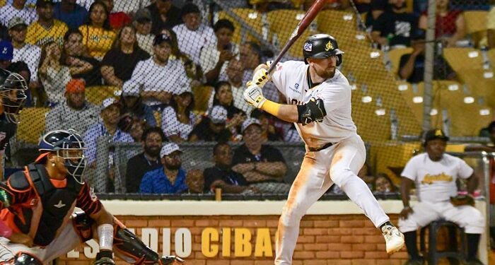 Toros salen victoriosos en apretado partido contra Águilas