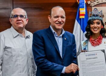 Ayuntamiento de Santiago reconoce a la Miss Mundo 2026 Joheirry Mola como «Visitante Distinguida»
