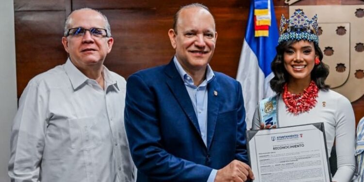 Ayuntamiento de Santiago reconoce a la Miss Mundo 2026 Joheirry Mola como «Visitante Distinguida»