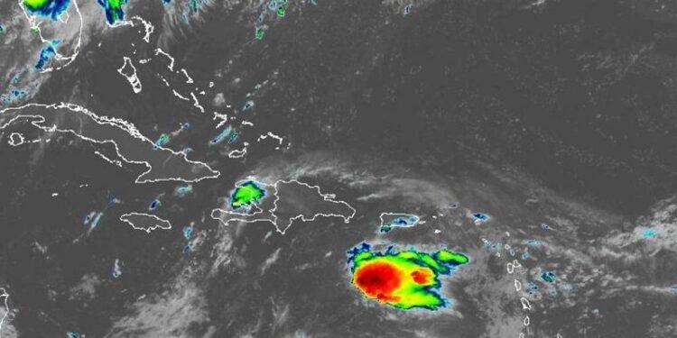 Onda tropical favorecerá aguaceros y tronadas este miércoles y jueves