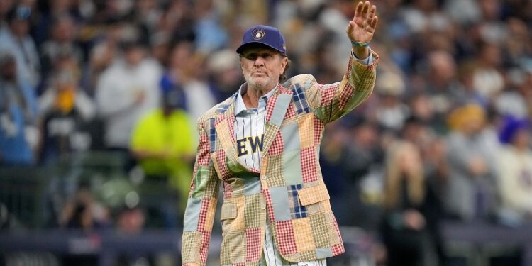 La leyenda Robin Yount se encargó del lanzamiento de honor previo al Juego 1