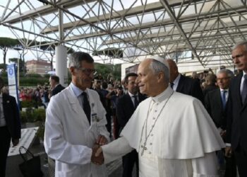 El cirujano del Papa: no hay motivos clínicos para no realizar el viaje a Sudamérica