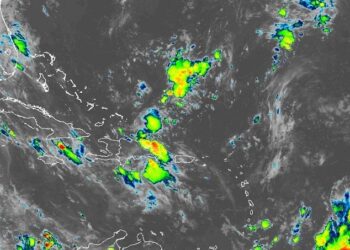 Se aleja onda tropical al sur de Haití, se acerca vaguada, aguaceros y tormentas eléctricas hasta entrada la noche
