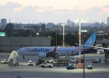 Un piloto indio, erigido en héroe mundial tras apuñalamiento en el vuelo de Flydubai