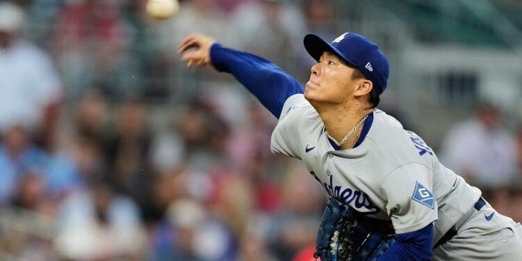 Yamamoto (10 K) brilla y deja a los Dodgers a un triunfo de volver a la SCLN